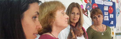fotografía en la que aparece la directora de la eduner junto a otras mujeres del encuentro