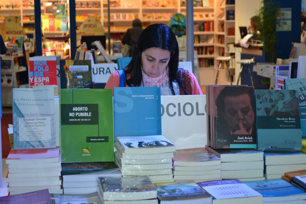 Una lectora y los libros