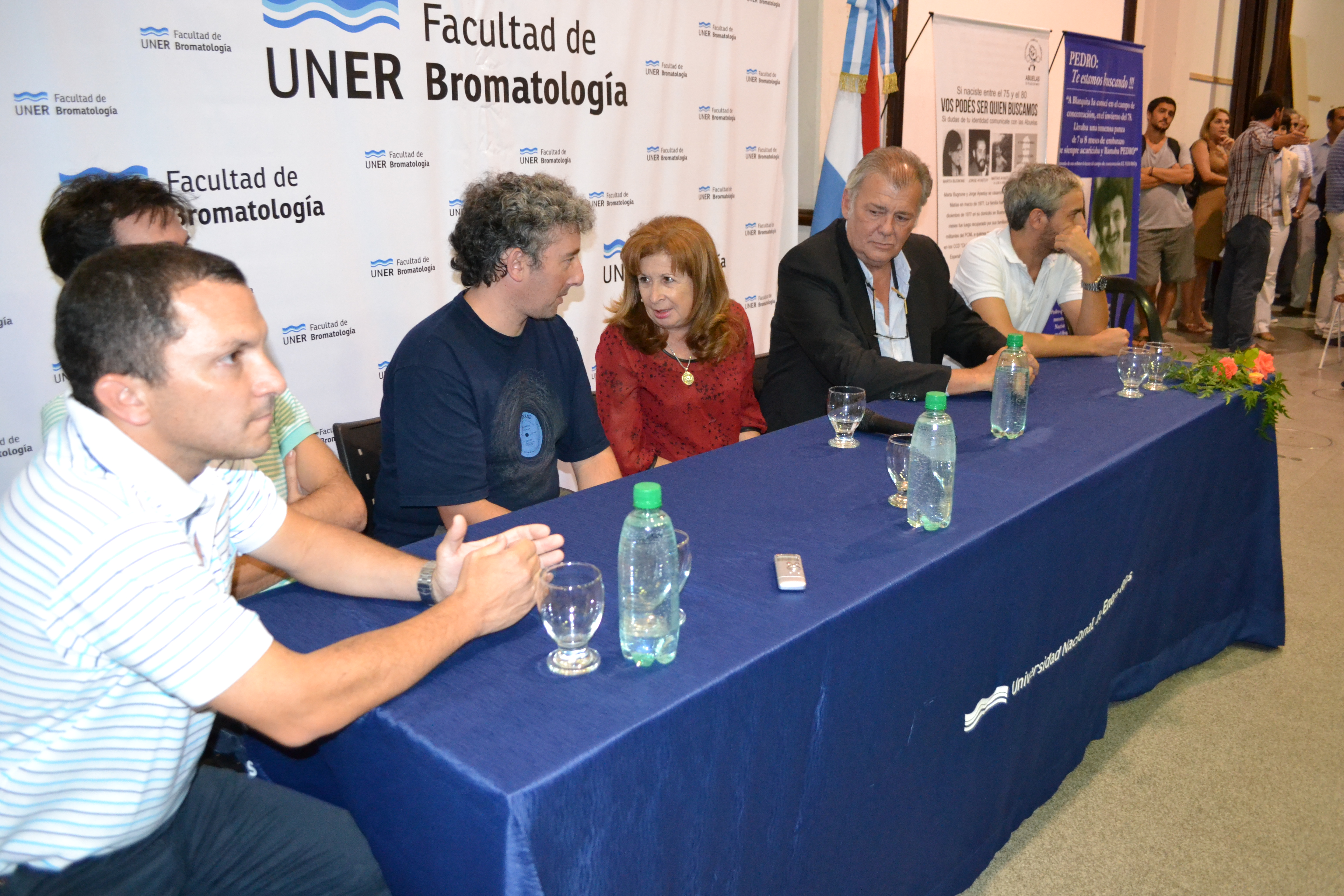 El panel completo antes de la charla