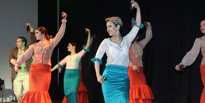 foto escenari con chicas escuela de danzas españolas de san jose - entre rios